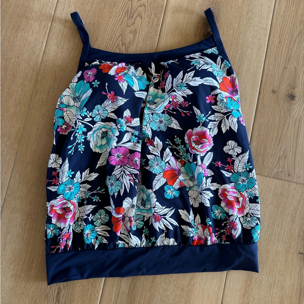 Lands End - Women’s Blouson Tankini Top (Size 6)